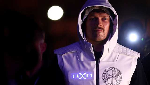 Усик пришел в киевский супермаркет, сняв все на видео