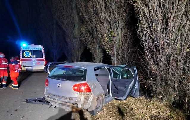 Автомобиль врезался в дерево под Луцком, погибли три человека