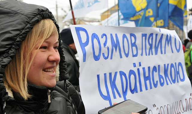 Украинский является родным языком для 78% украинцев, - опрос