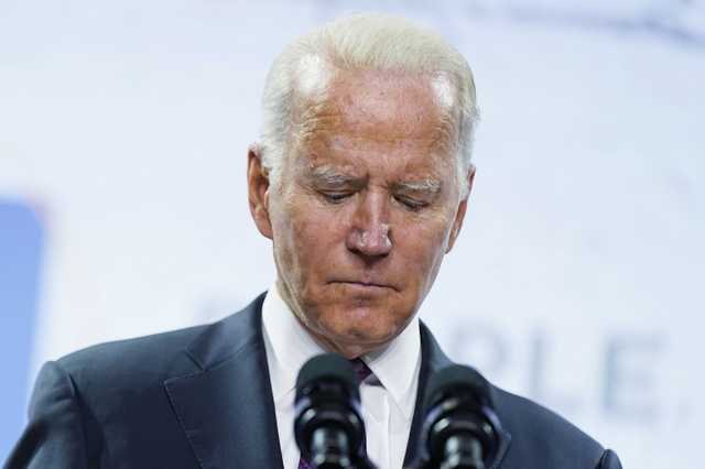 Байден невнятно прокомментировал рекордное падение своего рейтинга