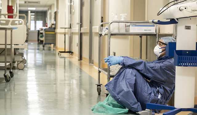 В Италии за отказ от вакцинации отстранили от работы почти 2200 врачей