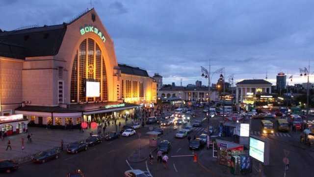 Железнодорожные вокзалы Киева заработали в обычном режиме после минирования