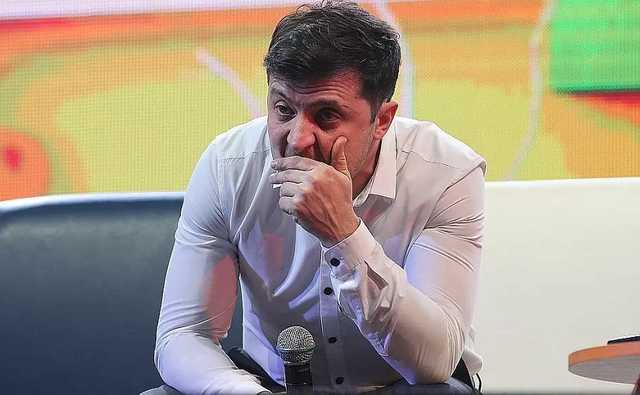 Почти две трети украинцев недовольны работой Зеленского - опрос