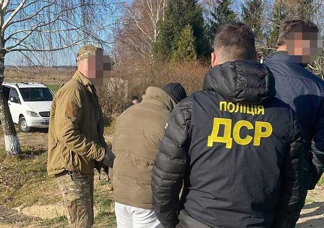 Львовский пограничник отказался от взятки в 4 тысячи долларов