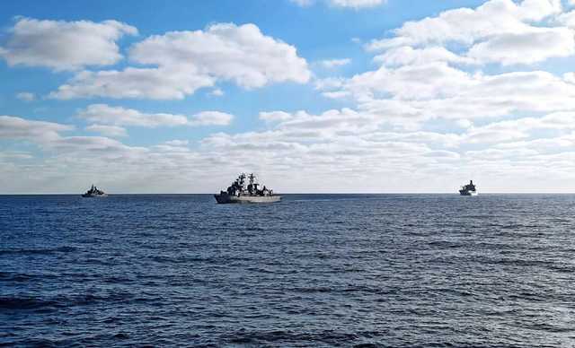 Украинские корабли в Черном море отрабатывают маневры с судами НАТО