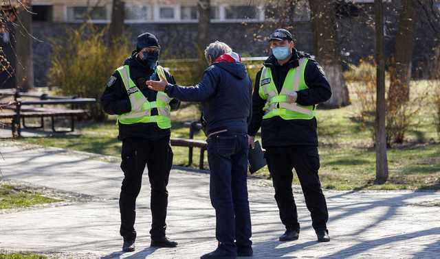 Как на рынке в Мелитополе на проверки ковидных сертификатов реагируют