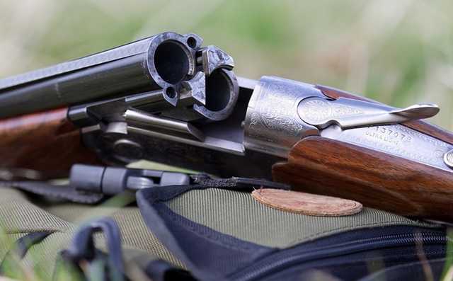 Целился в зайца, а подстрелил друга: под Харьковом чуть не убили охотника