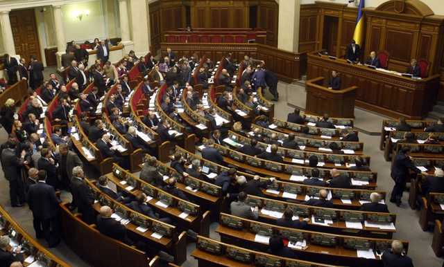 Зеленский созывает внеочередное заседание Рады из-за ряда экономических законопроектов