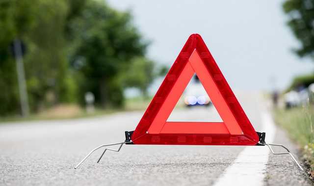 На Троещине маршрутка протаранила такси, проехав на красный