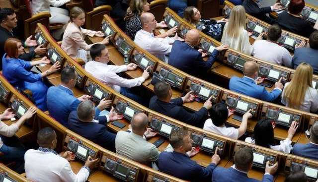 Продажа лекарств детям и изменения в Налоговый кодекс: что сегодня рассмотрит Рада