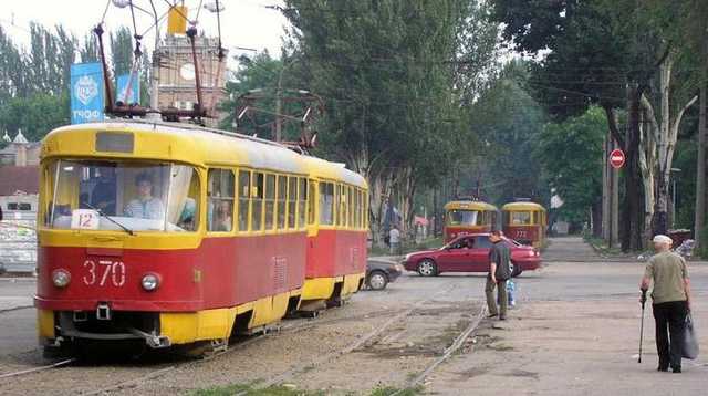 Ударил по лицу: в Харькове женщину силой выгнали из трамвая