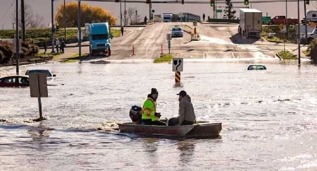 В Канаде объявили ЧП из-за шторма: эвакуация людей продолжается