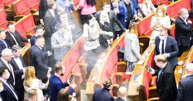 Стефанчук закрыл внеочередное заседание ВР из-за запаха дыма в зале
