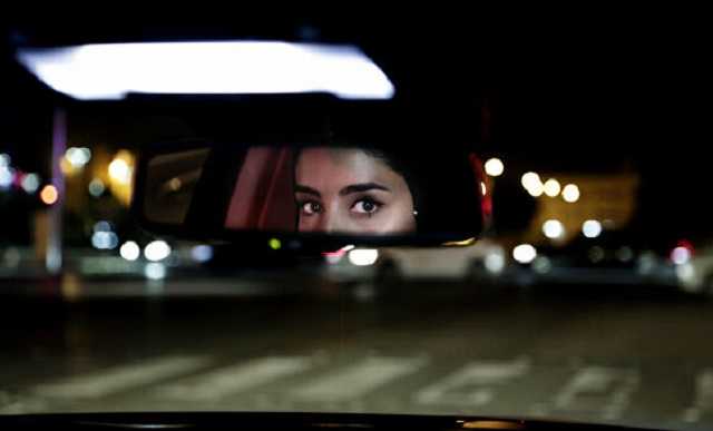 В Харькове женщина перепутала педали и снесла лавочку, покалечив человека