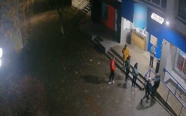 Отказался угостить сигаретой: в Славутиче 15-летний парень набросился с кулаками на мужчину