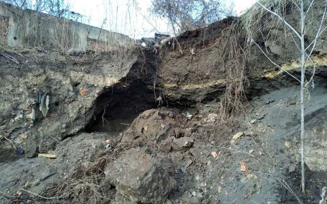 Хотел заработать: в Сумской области 12-летнего мальчика засыпало песком