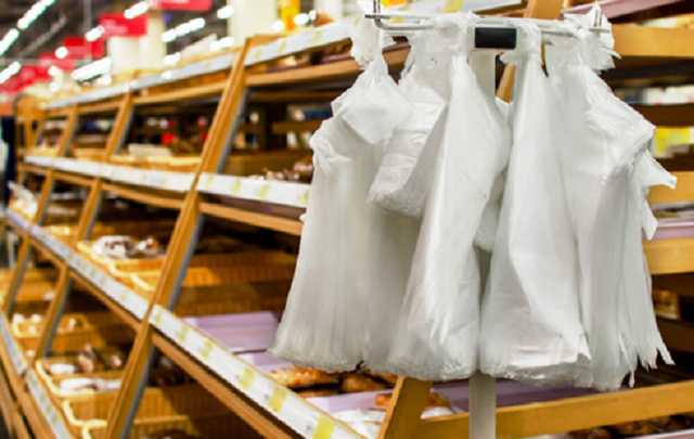 Українців змусять платити за усі пластикові пакети: якими будуть мінімальні ціни