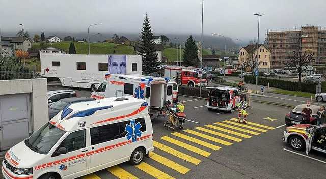 В Швейцарии с потолка ТРЦ рухнула новогодняя декорация: пострадали 6 женщин