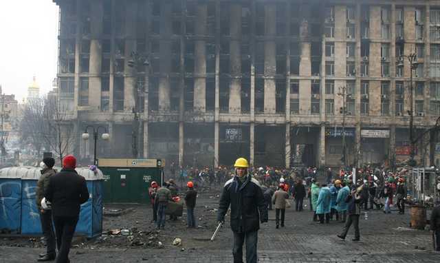 Уличную выставку "Рисованная история Майдана" открыли в центре Киева