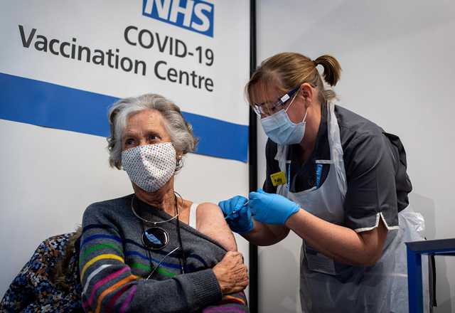 Великобритания решила не вводить обязательную вакцинацию населения