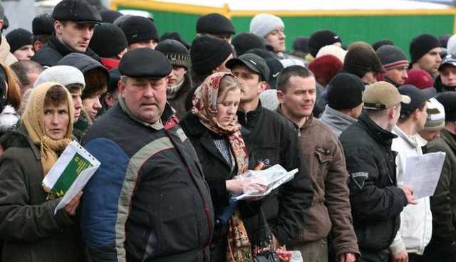 Билет в один конец: чем Украине грозит упрощение правил для работы в Польше