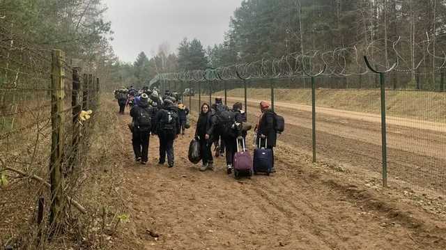 Польша готова оплатить возвращение нелегальных мигрантов с границы в их родные страны
