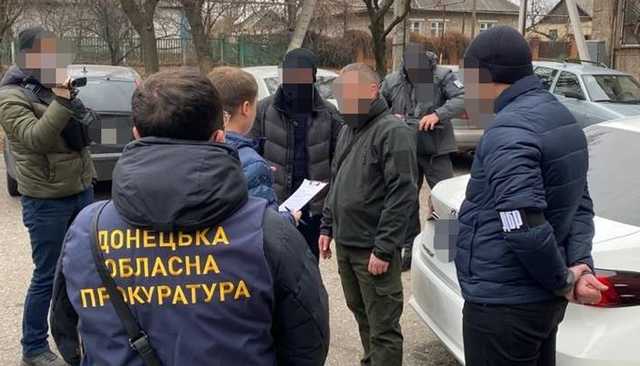 В Марьинке замглавы администрации вымогал 10 тысяч долларов