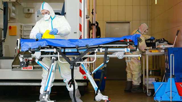 Больницы не справляются. Нидерланды перевозят COVID-пациентов в Германию