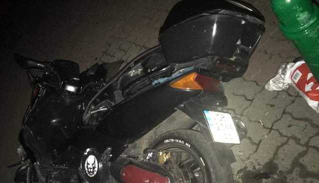 В Киеве водитель мопеда подрался с полицейским