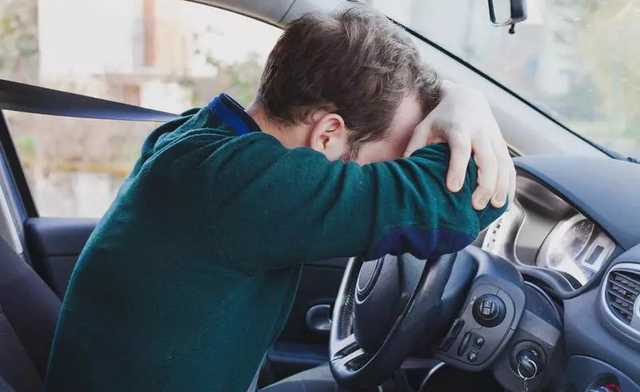 Пил сухое вино: львовского священника оштрафовали за пьяную езду