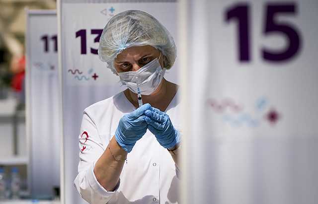 Кипр планирует ввести ограничения для тех, кто не вакцинировался бустером