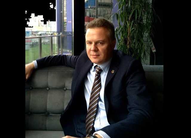 Бывший замдиректора Одесского порта бесплатно отдал в аренду склады под авто