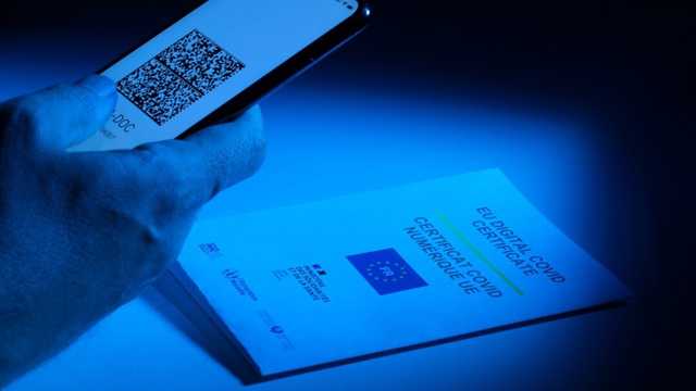 Евросоюз хочет сократить срок действия ковид-сертификатов на три месяца
