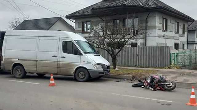 Не поделили дорогу: на Волыни 73-летняя бабушка на скутере протаранила бус