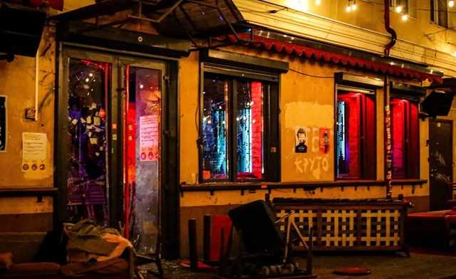 В Киеве радикалы устроили погром в баре, есть пострадавшие