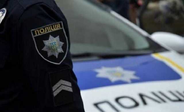 В Токмаке пассажир во время драки порвал одежду полицейскому