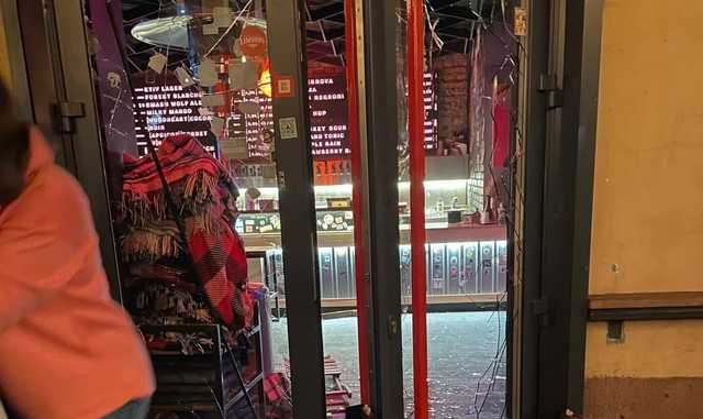 В центре Киева толпа неадекватов напала на людей