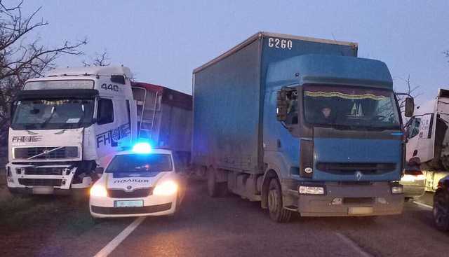 Под Николаевом в масштабном ДТП с четырьмя фурами погиб человек