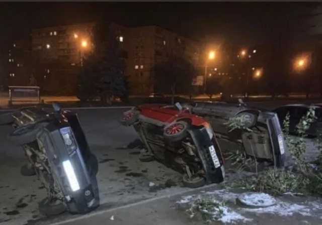 В Кривом Роге неизвестный испортил припаркованные авто