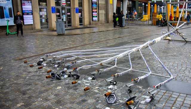 В центре Днепра вандалы завалили Ханукию