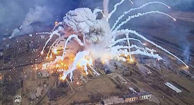 Bellingcat расследует взрывы на армейских складах в Украине: след ведет в Россию