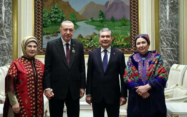 Турецкие СМИ опубликовали фото жены президента Туркменистана. До этого ее никто не видел