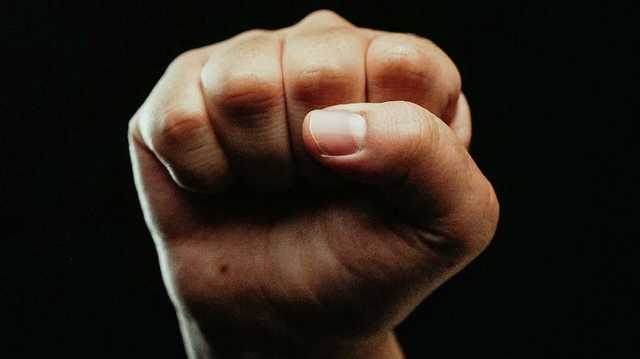 У столиці охоронець побив відвідувачку супермаркету