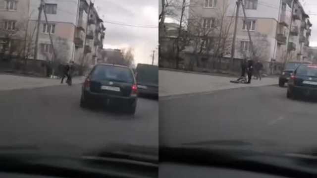 Во Львове водитель микроавтобуса избил велосипедиста посреди улицы