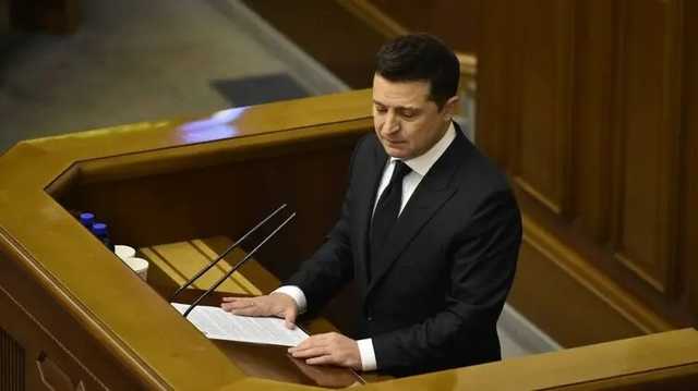 Большинство украинцев считают Зеленского неспособным быть эффективным верховным главнокомандующим
