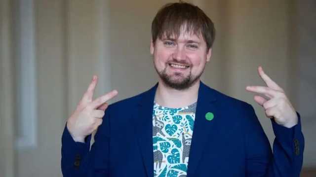 "Слуга народа" показал видео, как ему предлагали $100 тысяч взятки