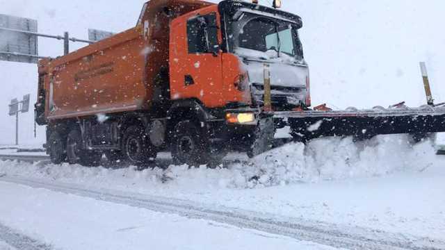 В Турции снегопад заблокировал дороги