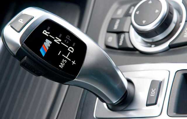 В водительских удостоверениях начинают ставить отметку про АКПП