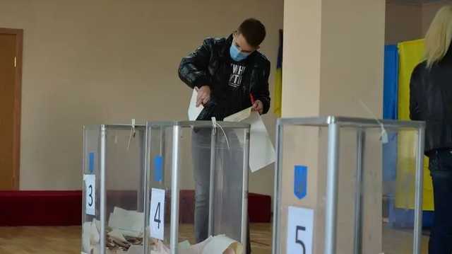 Закон Зеленского о двойном гражданстве не позволит голосовать в двух странах - Арахамия