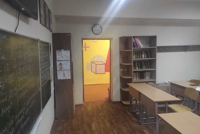 В Киевской области школьникам стало плохо от найденной на свалке жидкости